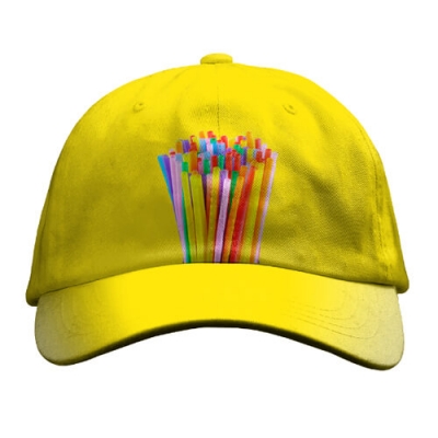 Желтая кепка с разноцветными соломинками